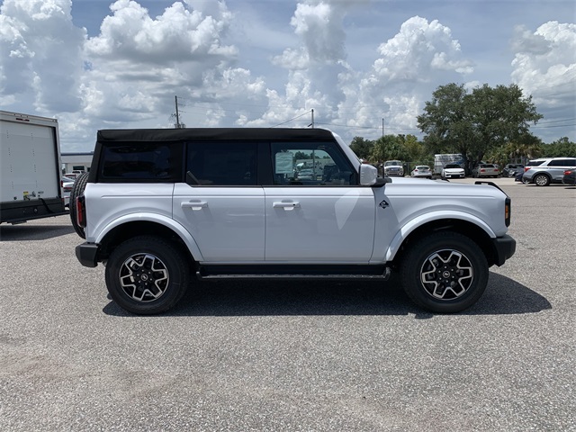 2025 Oxford White Ford Bronco Outer Banks 4X4 SUV