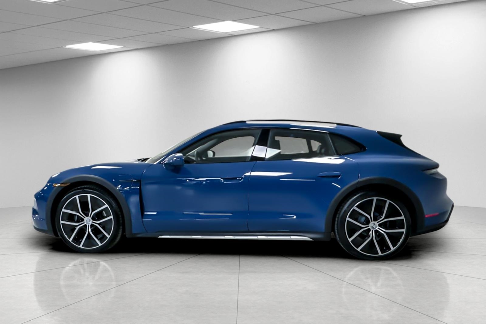 2025 Porsche Taycan 4S Cross Turismo photo 2