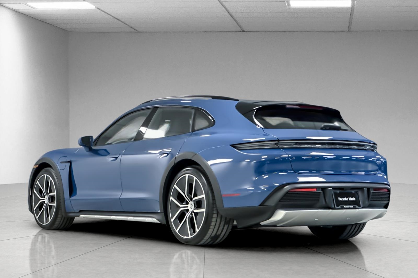 2025 Porsche Taycan 4S Cross Turismo photo 3