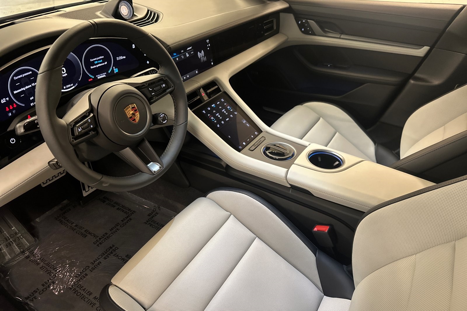 2025 Porsche Taycan 4S Cross Turismo photo 4
