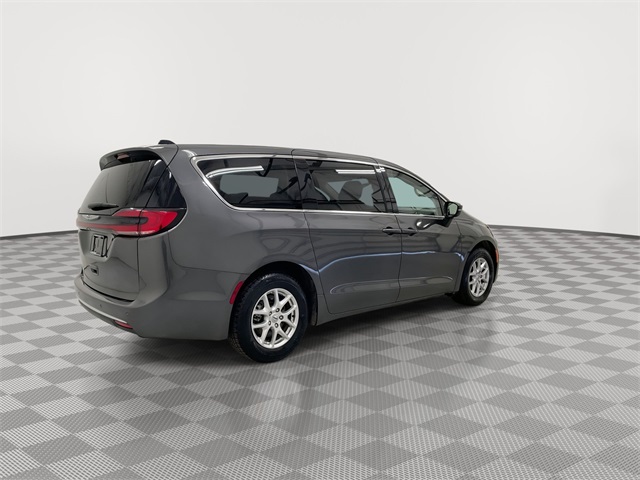 2023 Chrysler Pacifica Touring L photo