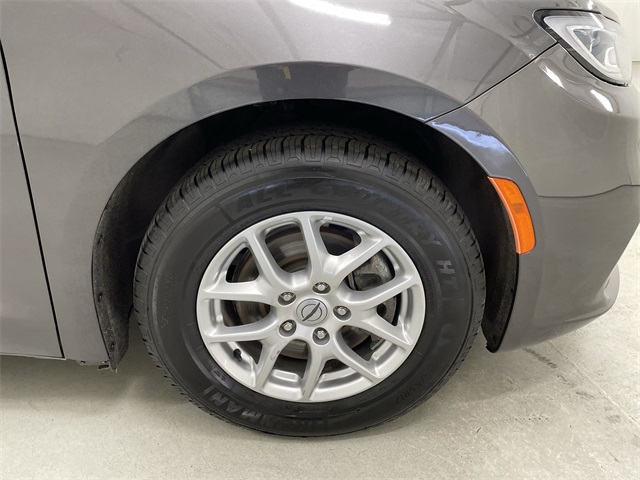 2023 Chrysler Pacifica Touring L photo