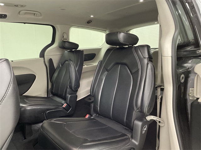 2023 Chrysler Pacifica Touring L photo