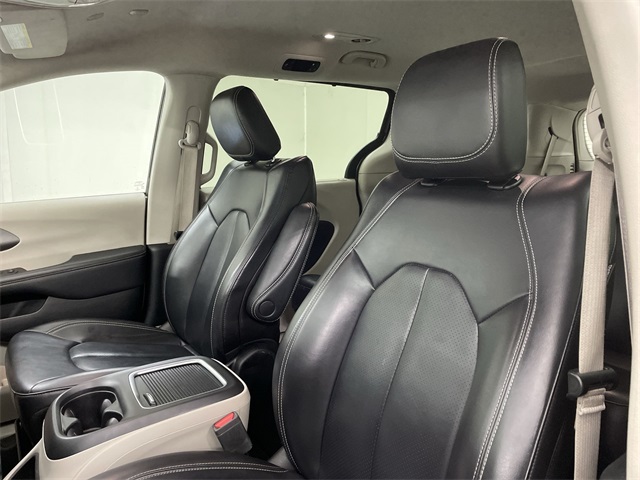 2023 Chrysler Pacifica Touring L photo