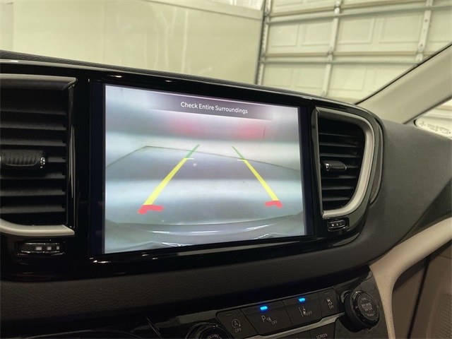 2023 Chrysler Pacifica Touring L photo