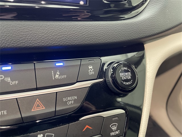 2023 Chrysler Pacifica Touring L photo
