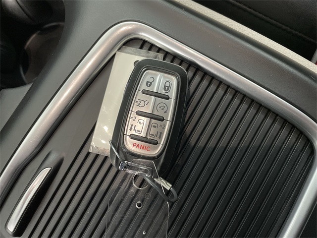 2023 Chrysler Pacifica Touring L photo