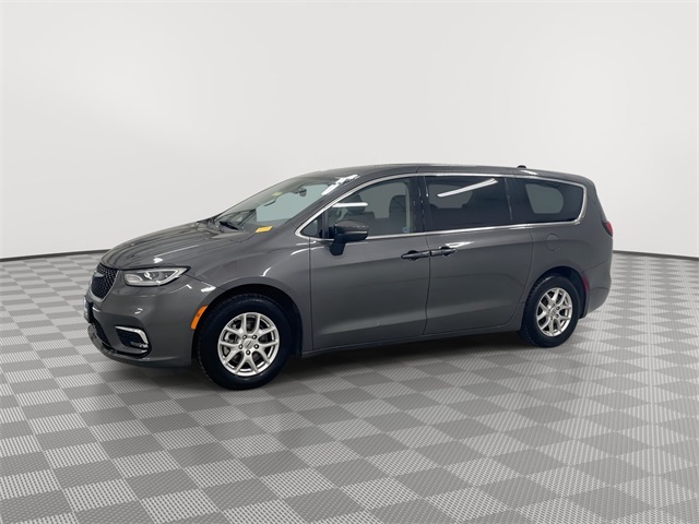 2023 Chrysler Pacifica Touring L photo