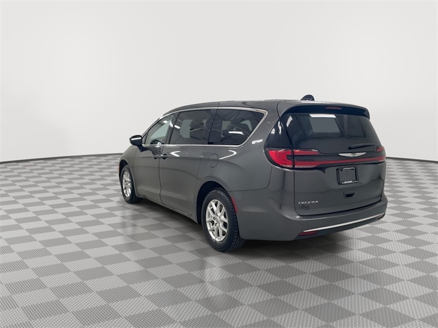 2023 Chrysler Pacifica Touring L photo