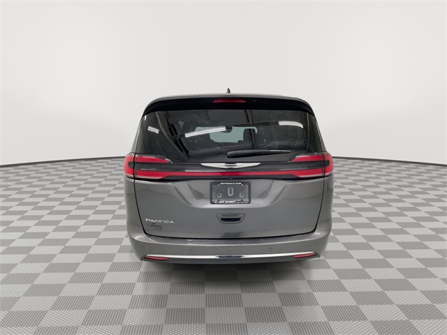 2023 Chrysler Pacifica Touring L photo