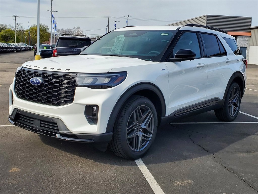 2025 Ford Explorer ST-Line photo 3