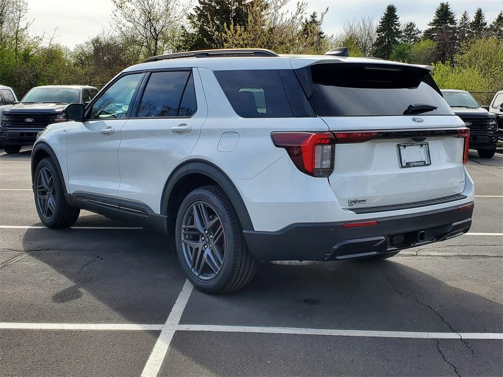 2025 Ford Explorer ST-Line photo 4