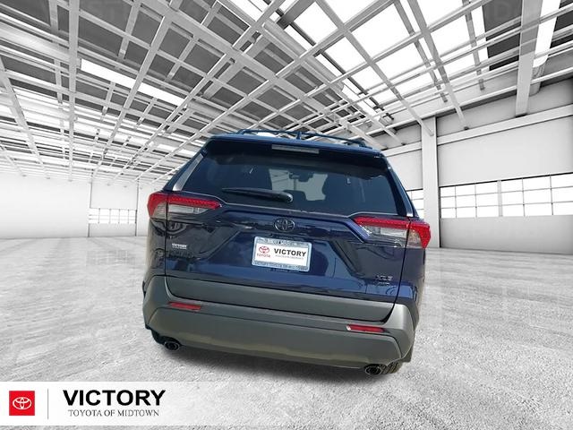 2025 Toyota RAV4 XLE photo 4