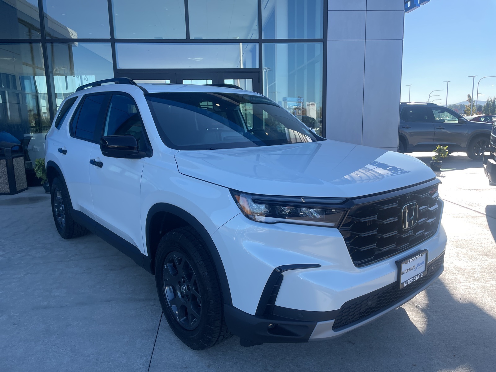 2025 Honda Pilot TrailSport photo 2