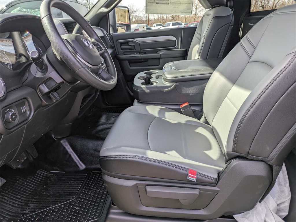 2024 Ram 3500 Tradesman photo 11