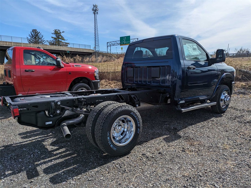 2024 Ram 3500 Tradesman photo 3