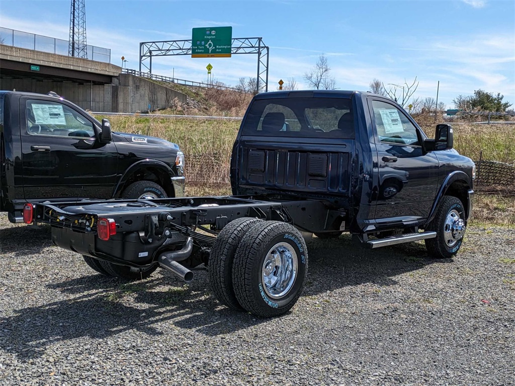 2024 Ram 3500 Tradesman photo 4