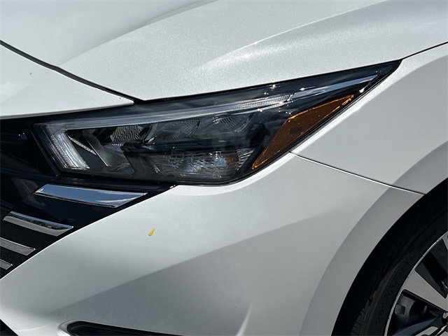2025 Aspen White Tricoat Nissan Versa 1.6 SV FWD Sedan