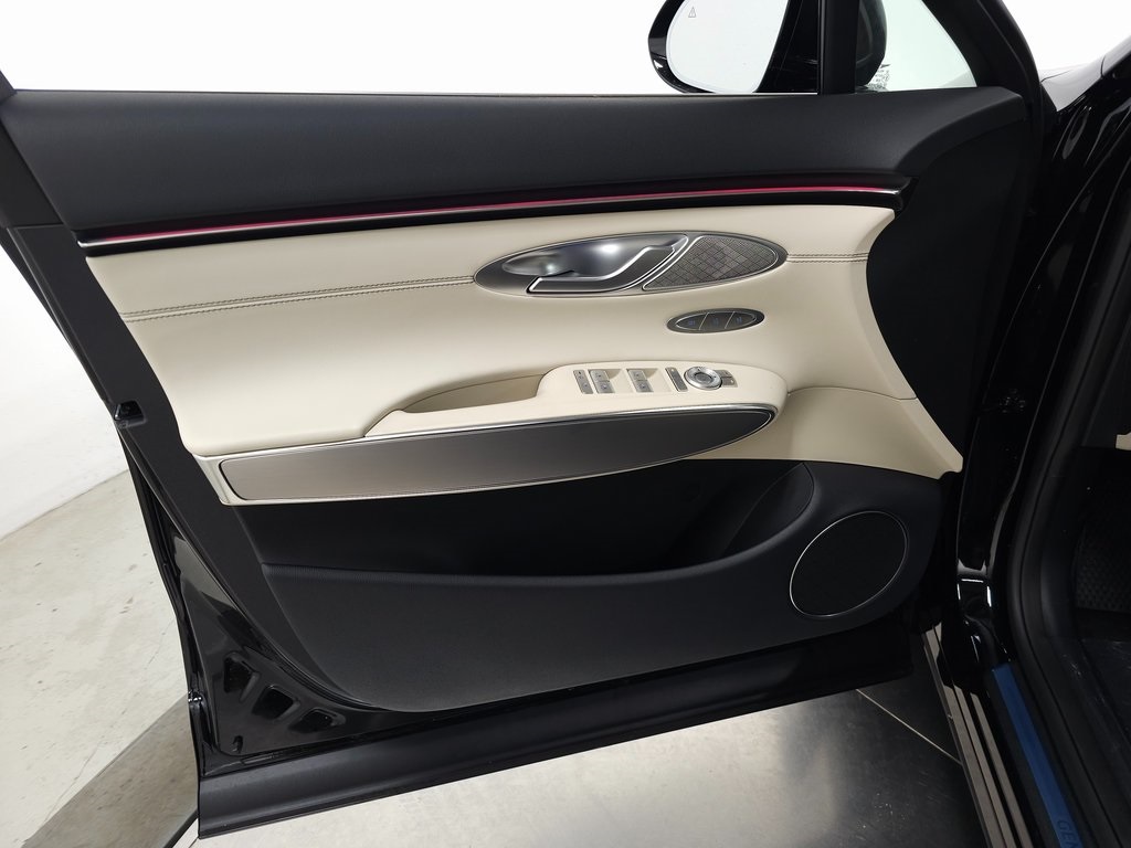 2026 Genesis GV70 2.5T Select photo 4