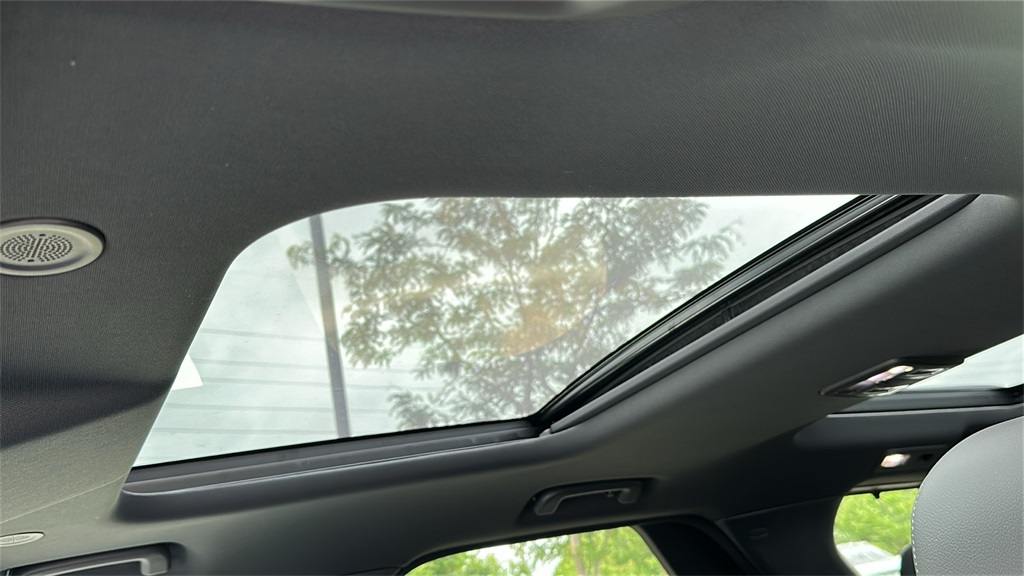 new 2025 Land Rover Discovery car, priced at $65,985