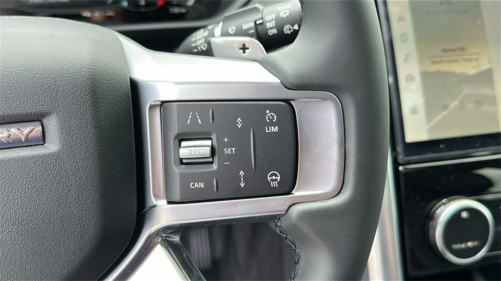 new 2025 Land Rover Discovery car, priced at $65,985