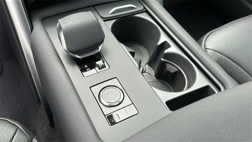 new 2025 Land Rover Discovery car, priced at $65,985