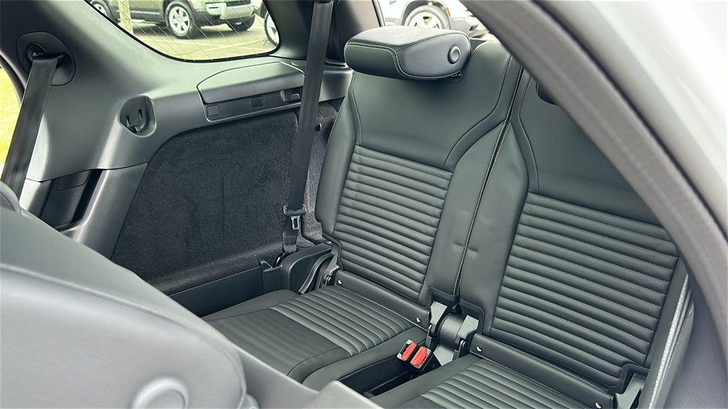 new 2025 Land Rover Discovery car, priced at $65,985