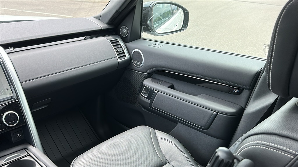 new 2025 Land Rover Discovery car, priced at $65,985
