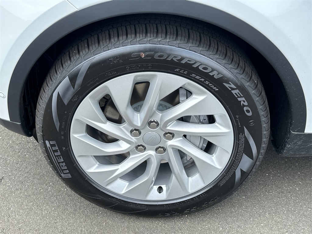 new 2025 Land Rover Discovery car, priced at $65,985