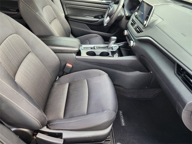 2022 Nissan Altima 2.5 SV photo 9