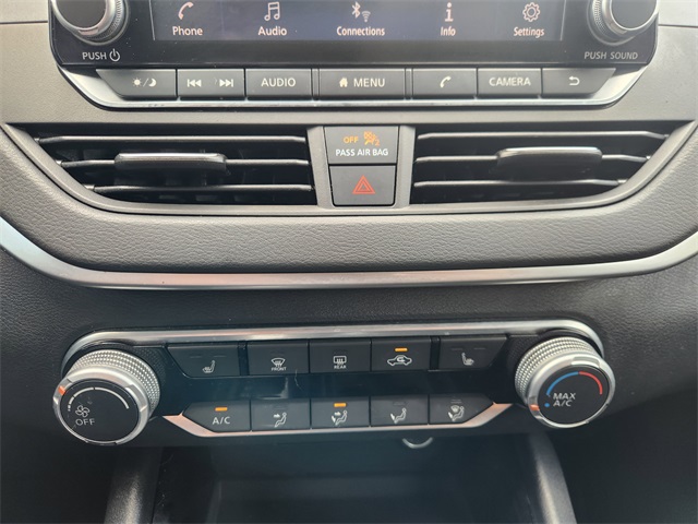 2022 Nissan Altima 2.5 SV photo 13