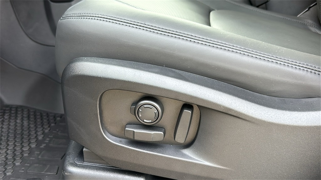 new 2026 Land Rover Defender 110 car, priced at $117,441