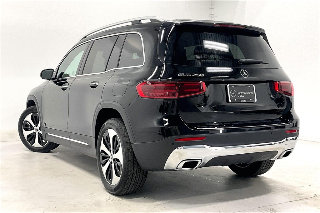 2025 Mercedes Benz GLB 250 photo 12