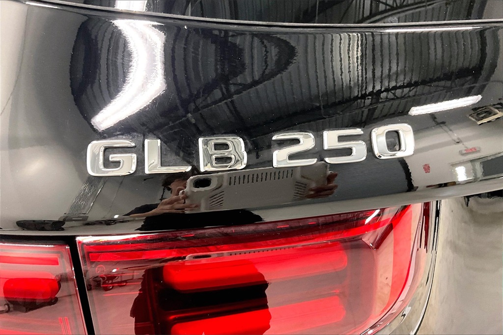 2025 Mercedes Benz GLB 250 photo 15