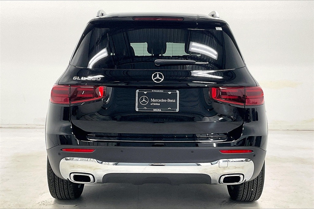 2025 Mercedes Benz GLB 250 photo 4