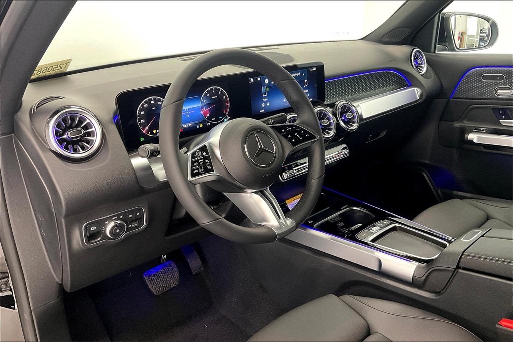 2025 Mercedes Benz GLB 250 photo 8