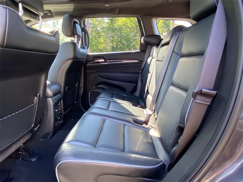2019 Granite Crystal Metallic Clearcoat Jeep Grand Cherokee Overland 4X4 SUV