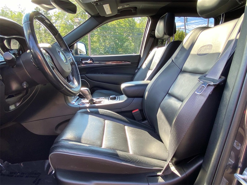 2019 Granite Crystal Metallic Clearcoat Jeep Grand Cherokee Overland 4X4 SUV