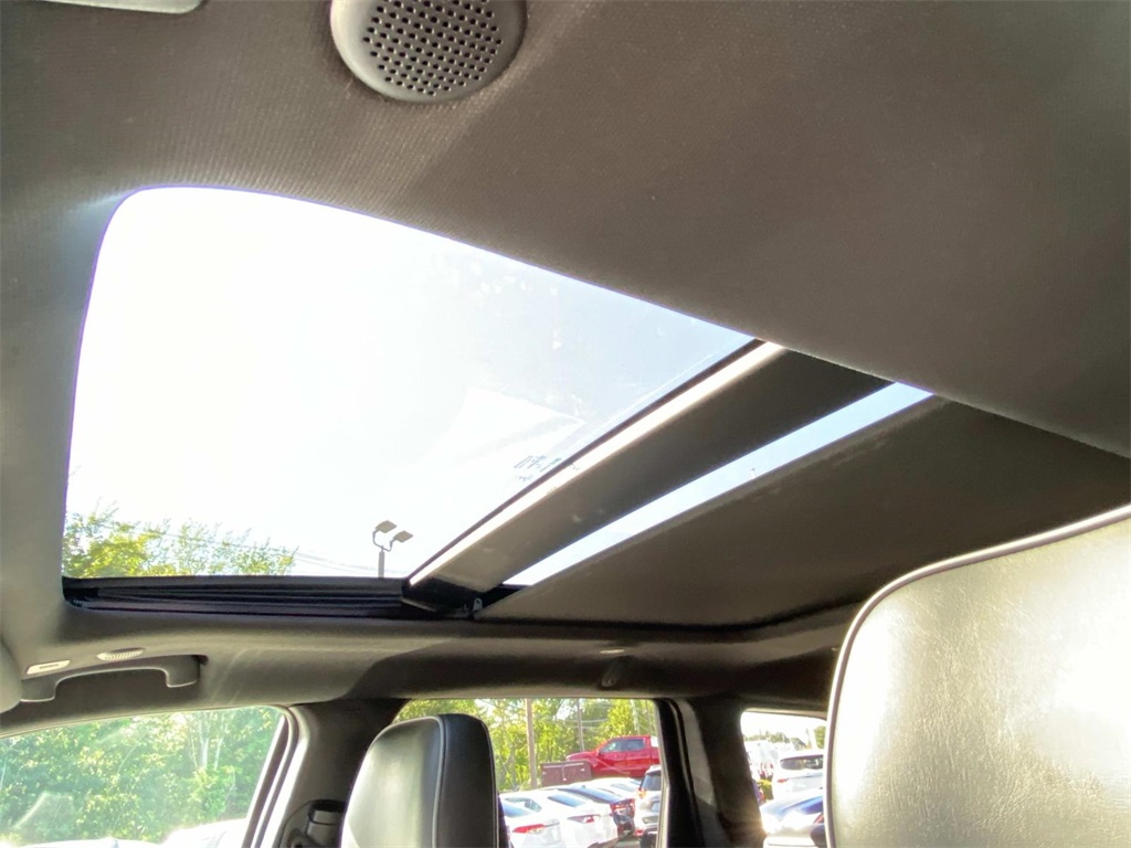 2019 Granite Crystal Metallic Clearcoat Jeep Grand Cherokee Overland 4X4 SUV