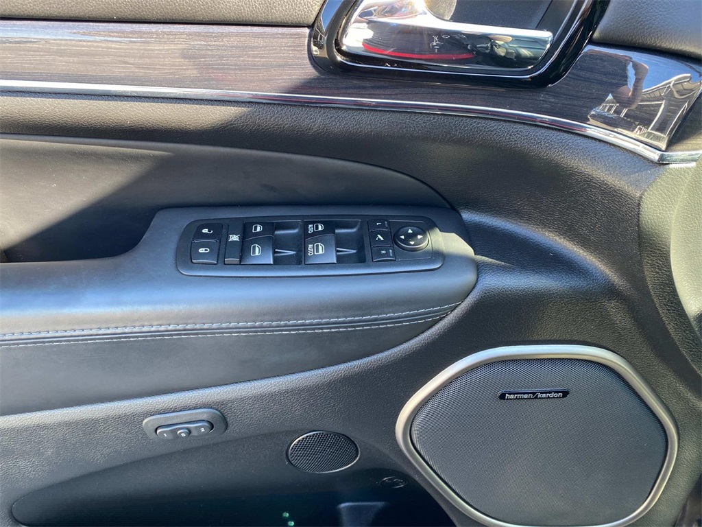 2019 Granite Crystal Metallic Clearcoat Jeep Grand Cherokee Overland 4X4 SUV