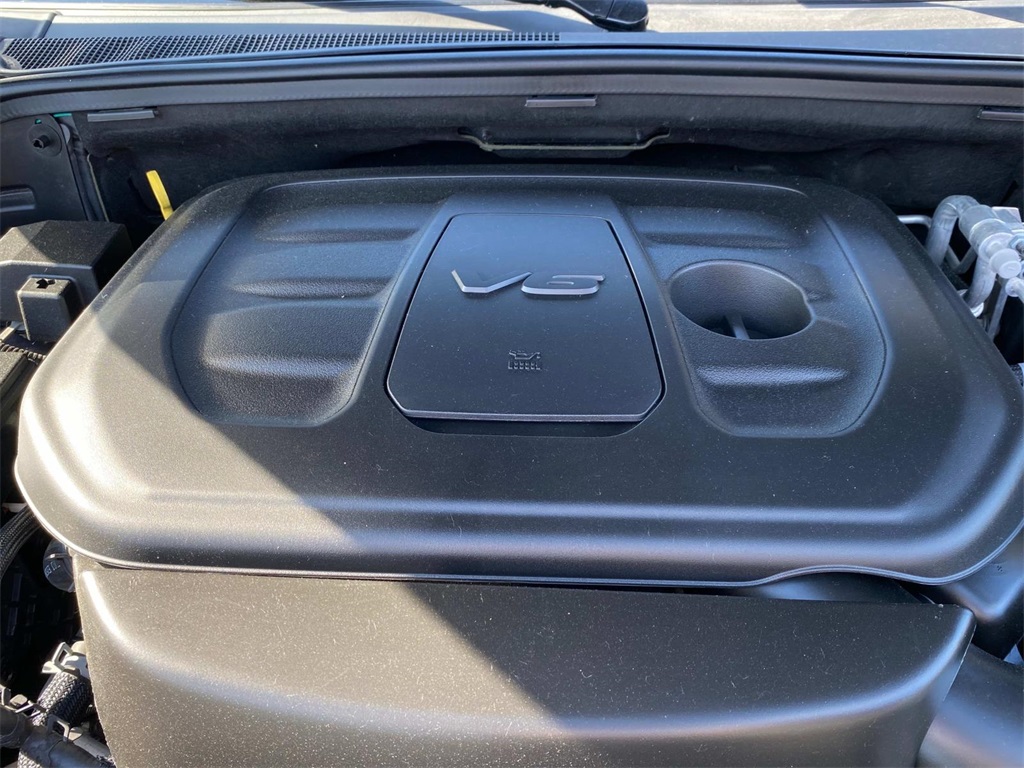 2019 Granite Crystal Metallic Clearcoat Jeep Grand Cherokee Overland 4X4 SUV