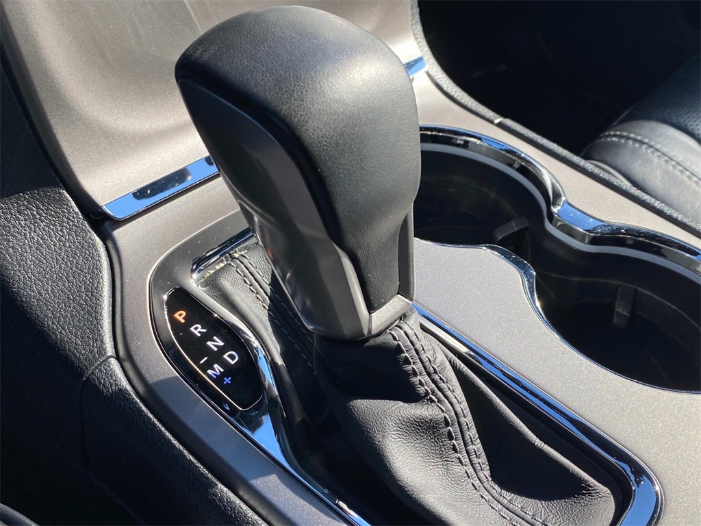 2019 Granite Crystal Metallic Clearcoat Jeep Grand Cherokee Overland 4X4 SUV