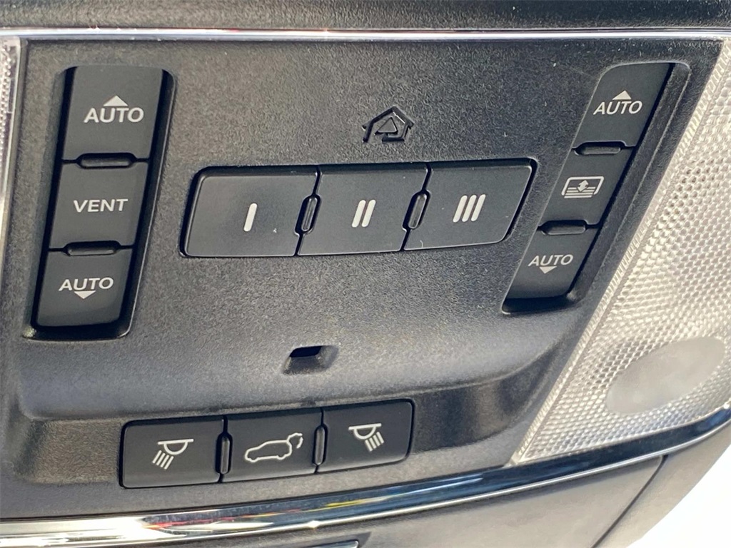 2019 Granite Crystal Metallic Clearcoat Jeep Grand Cherokee Overland 4X4 SUV