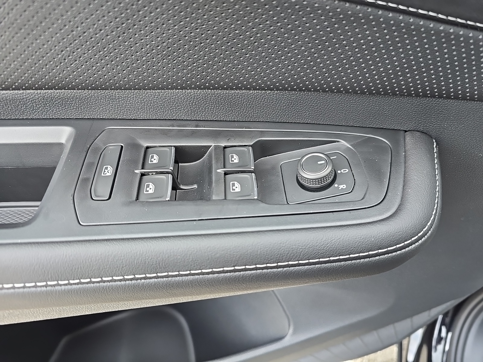 new 2026 Volkswagen Atlas Cross Sport car, priced at $38,723