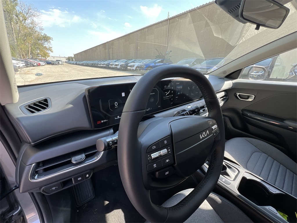 2025 Kia K4 EX photo 10