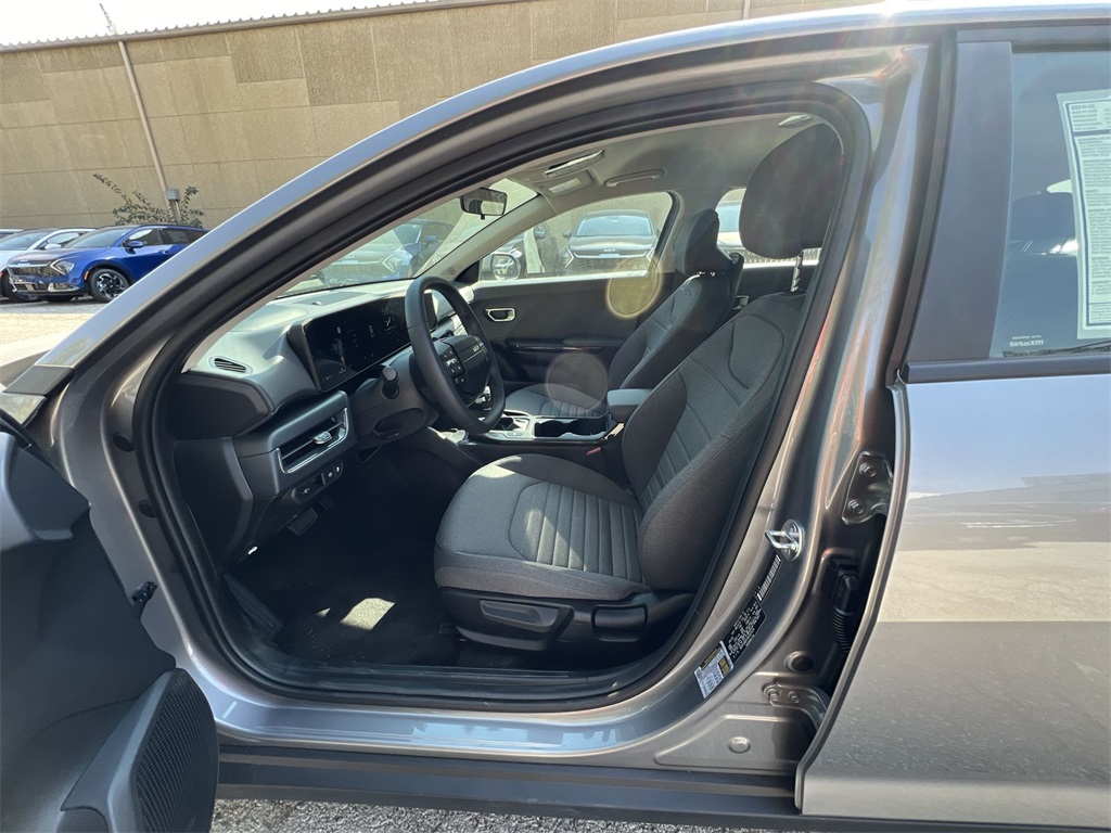 2025 Kia K4 EX photo 11