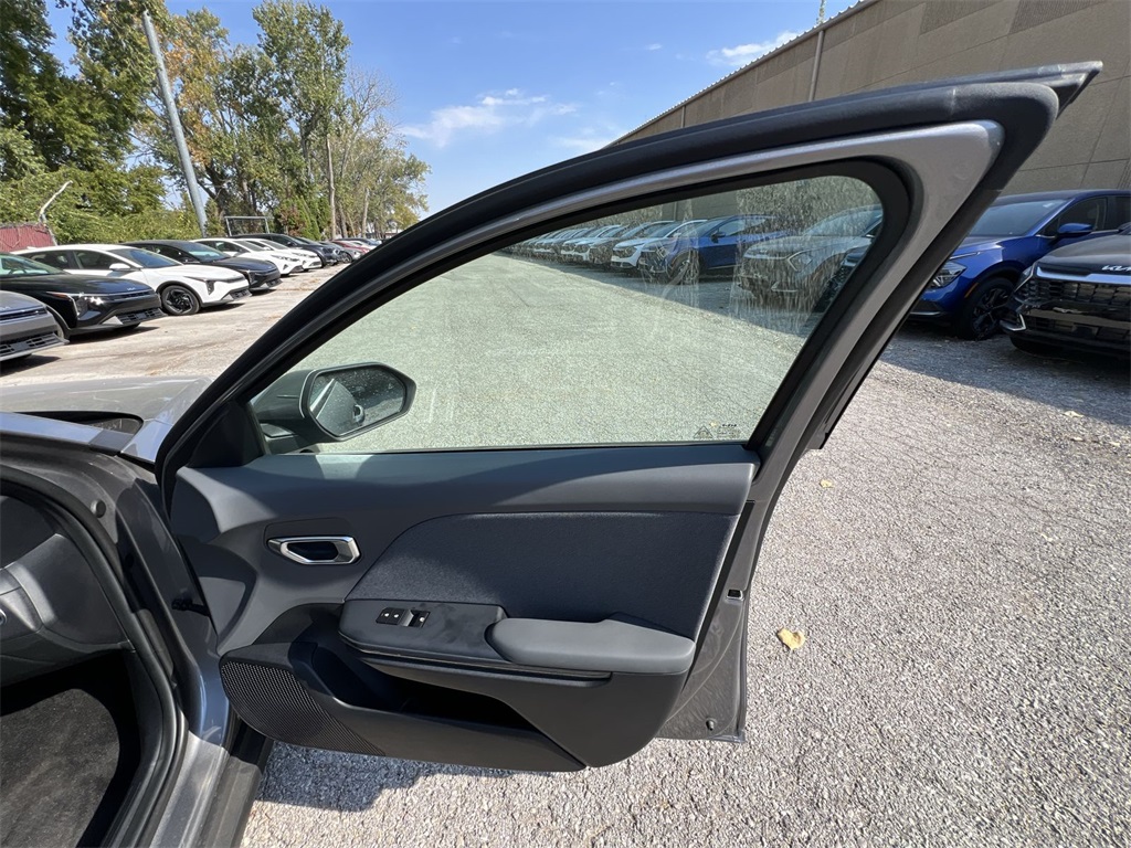 2025 Kia K4 EX photo 31