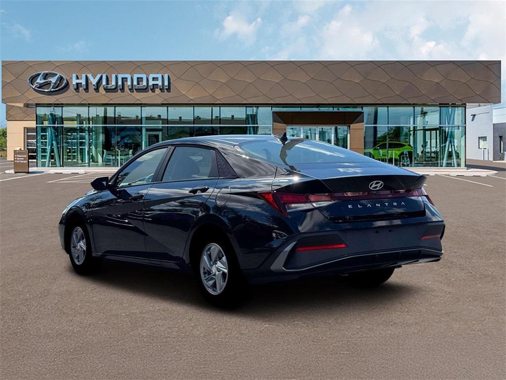 2026 Hyundai Elantra SE photo 3