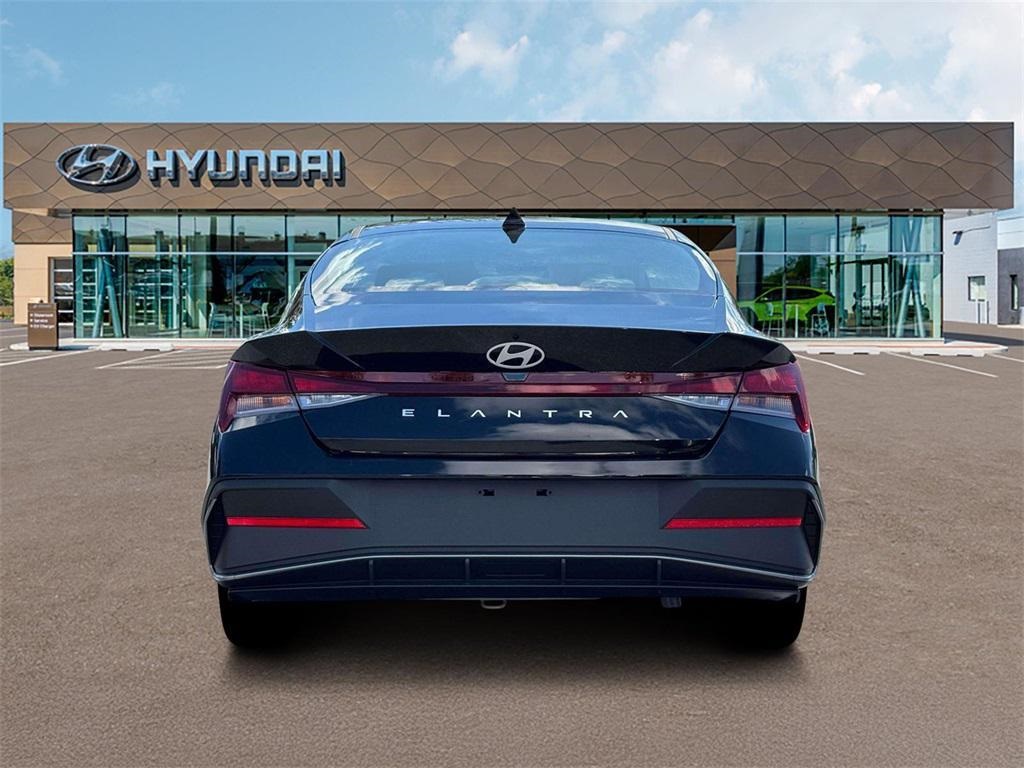 2026 Hyundai Elantra SE photo 4