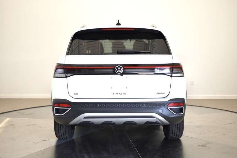 2025 Volkswagen Taos SE photo 4